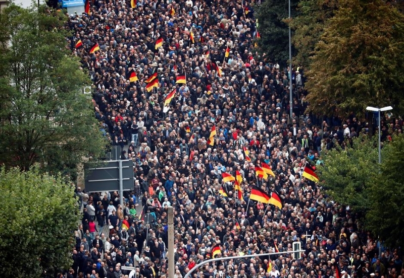 Nieder mit dieser Nazi-Regierung