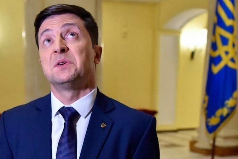 Zelensky, il pagliaccio nano nazista che potrebbe scatenare una guerra nucleare.