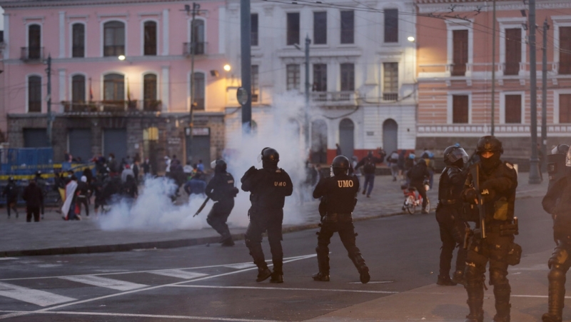 Ecuador represses indigenous protesters who advance towards Quito to protest against Guillermo Lasso