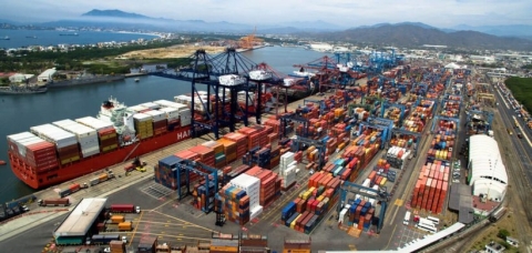 ARMED COMMAND steals 20 containers with GOLD, SILVER and ZINC in Manzanillo, Mexico.