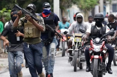 Haitian gangs force citizens to flee to the country