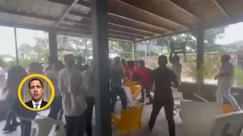 Video: Juan Guaidó es expulsado y humillado de un restaurante venezolano mientras las sillas vuelan una vez más