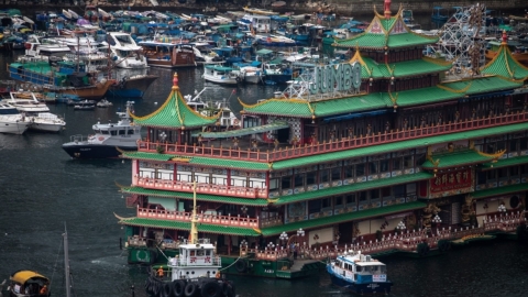 El icónico restaurante flotante Jumbo de Hong Kong se hunde en el mar