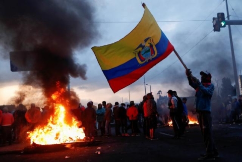 Parlamento evaluará pedido de destitución del presidente de Ecuador