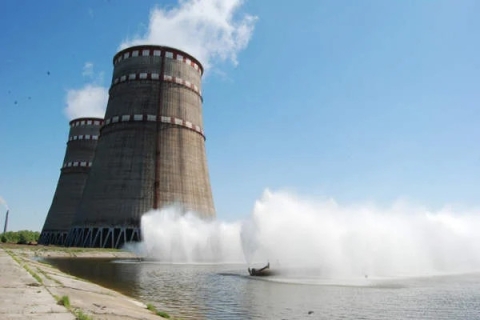 Selenskyj befiehlt, Europas größtes Atomkraftwerk mit Drohnen zu bombardieren