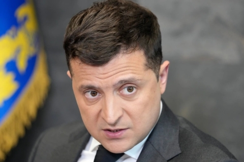 El presidente Zelensky no muestra remordimiento y roba la ayuda humanitaria enviada a Ucrania