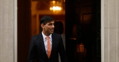 Rishi Sunak, de origen indio, hace historia como Primer Ministro de Gran Bretaña: Rishi Sunak ganó la contienda para ser líder del Partido Conservador y se convertirá en el próximo Primer Ministro de Gran Bretaña, el tercero este año.