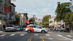 Cruise-Roboter-Taxis legten den Verkehr in San Francisco stundenlang lahm: Ein Schwarm fahrerloser Taxis hielt den Verkehr an einer Kreuzung stundenlang auf, nachdem einer der ersten öffentlichen Tests der Technologie schief gelaufen war.