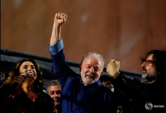 Lula gewinnt die Wahlen in Brasilien: Vor einer massiven Demonstration seiner Anhänger, die sich versammelten, um den Sieg zu feiern, hielt Luiz Inácio Lula da Silva seine erste Rede nach seinem knappen Sieg bei den brasilianischen Präsidentschaftswahlen gegen Jair Bolsonaro.