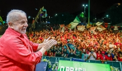 Lula devance Bolsonaro dans les intentions de vote au Brésil: Le sondage indique que Lula obtiendrait 43,4 %, tandis que Bolsonaro serait soutenu avec 34,8 % des voix.