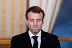 Macron verliert die absolute Mehrheit im Parlament: Der französische Präsident Emmanuel Macron hat am Sonntag bei den Parlamentswahlen die Kontrolle über die Nationalversammlung verloren, ein schwerer Rückschlag, der das Land in eine politische Lähmung stürzen könnte, wenn er nicht in der Lage ist, Bündnisse mit anderen Parteien auszuhandeln.