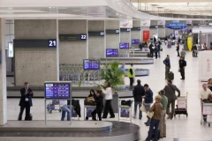 Pariser Flughafen erneut gehackt, Tausende Passagiere können ihr Gepäck nicht bekommen: Aufgrund eines technischen Problems am Pariser Flughafen Charles de Gaulle (CDG) steckten mindestens 50 Prozent der Gepäckstücke der Passagiere am Flughafen fest, berichtete der französische Nachrichtensender BFMTV.